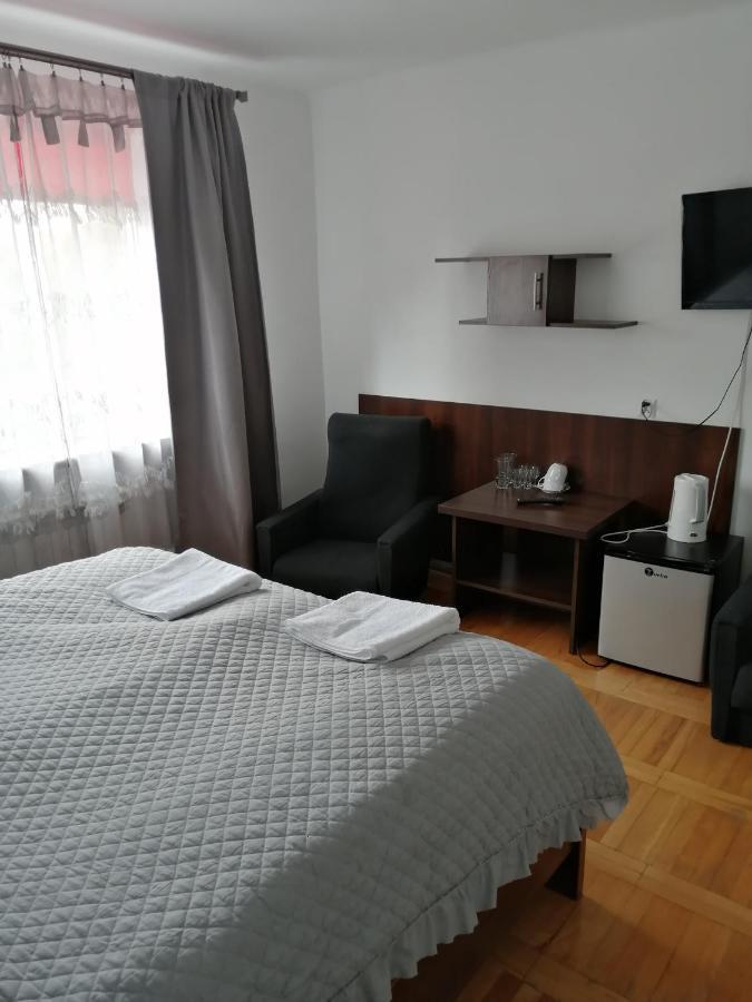Dukat Hotel Horyniec Exterior photo